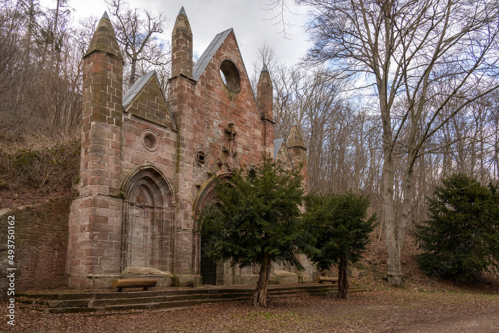 Das Mausoleum bei Meisdorf - Sachsen-Anhalt Das Mausoleum bei Meisdorf - Sachsen-Anhalt