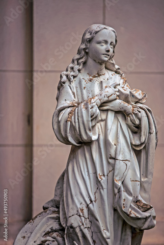 Statue in a church © Edi