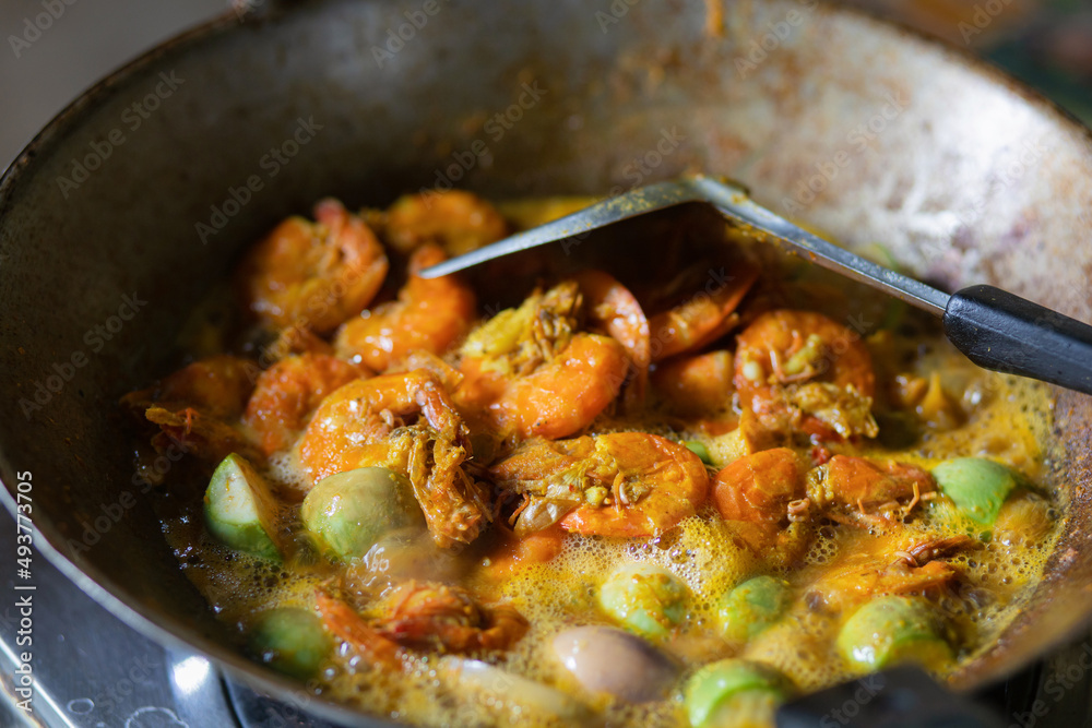 Stir Fried Shrimp with Eggplant Curry Paste (Thai food) Stir Fried Shrimp with Eggplant Curry Paste (Thai food)