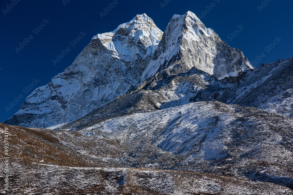 Fototapeta premium Everest Base camp Trek Landscape Mount Ama Dablam Nepal