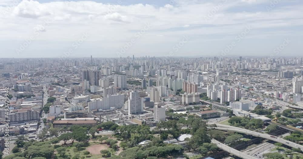 drone flight over downtown Sao Paulo, state flag fluttering on top of a building, blue sky, Sao Paulo, Brazil
drone flight over downtown Sao Paulo, state flag fluttering on top of a building, blue sky, Sao Paulo, Brazil