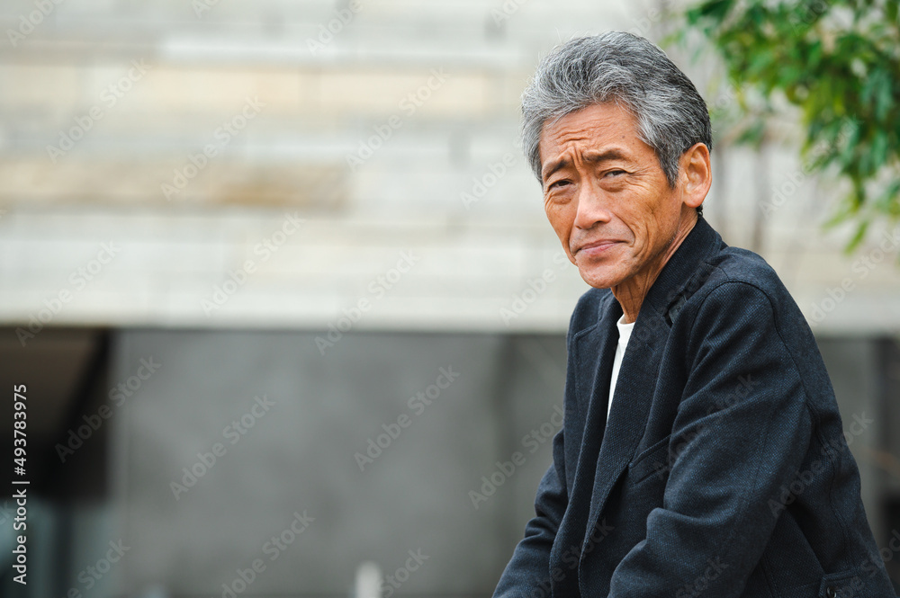 シニア男性 悩み 考え事 後悔 シニア男性 悩み 考え事 後悔