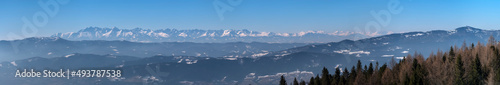 Zimowa panorama Tatr z Góry Modyń - Beskid Wyspowy