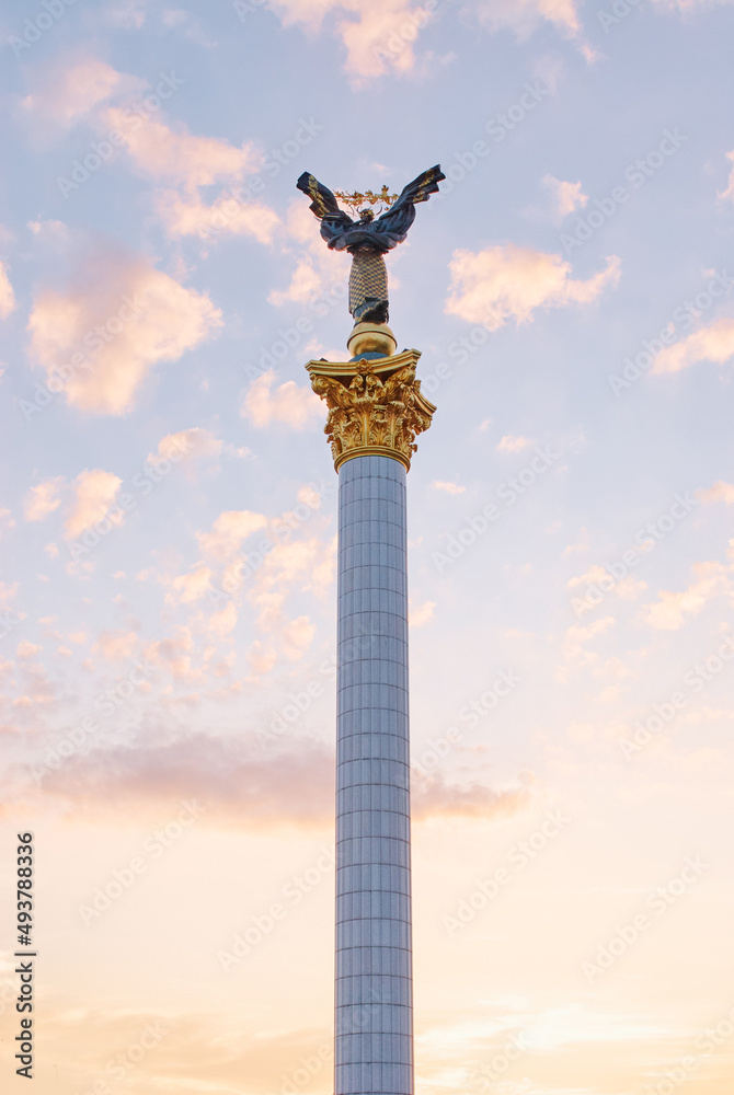 Statue of Berehynia on the top of Independence Monument on the Maidan Nezalezhnosti in Kiev, Ukraine Statue of Berehynia on the top of Independence Monument on the Maidan Nezalezhnosti in Kiev, Ukraine