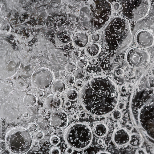 Ice bubble patterns 