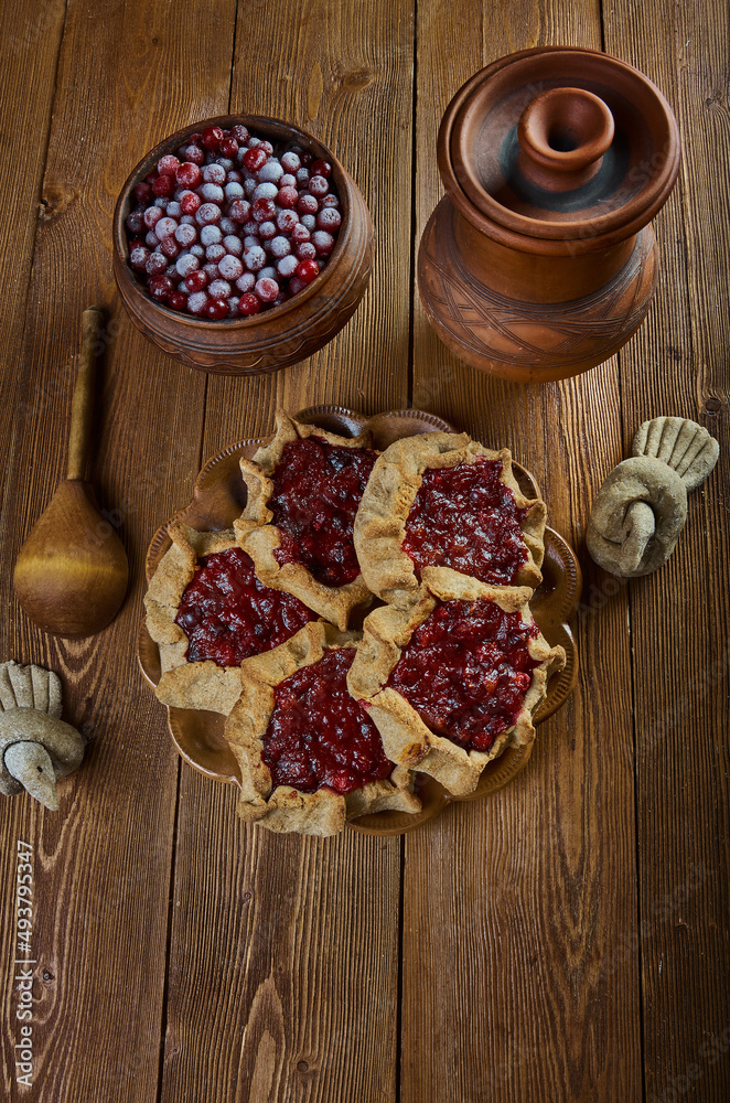 Karelian pasty with berries