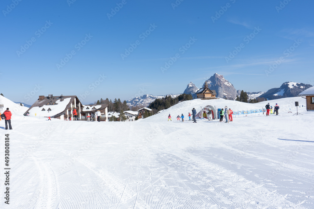 Queen of the mountains, mount rigi is located in the heart of switzerland. Rigi excites her summer visitors with wonderful views of the lakes and mountains as well as an impressive variety of alpine f