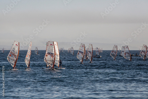 Foto Windsurf-Rennen auf dem roten Meer