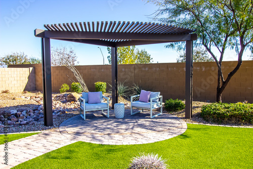 Tableau sur toile Back Yard Pergola With Two Arm Chairs On Pavers
