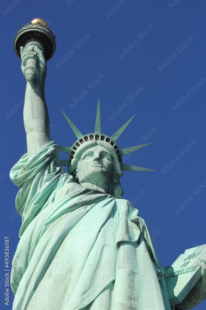 Fototapeta premium Foto de cintura para arriba de la estatua de la libertad de Nueva York