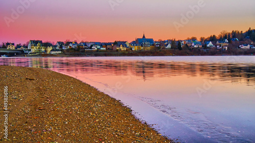 Blick auf Saalburg in Thüringen, Bleichlochtalsperre, Morgenrot photo