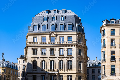 Photography Paris, beautiful buildings, near the Palais-Royal, in the 2e arrondissement, blu