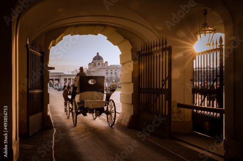Obraz na płótnie Vienna, Austria: vintage carriage passing an arch at Hofburg
