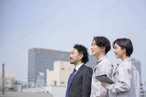 Image of sales and workers looking up at the sky Upper body