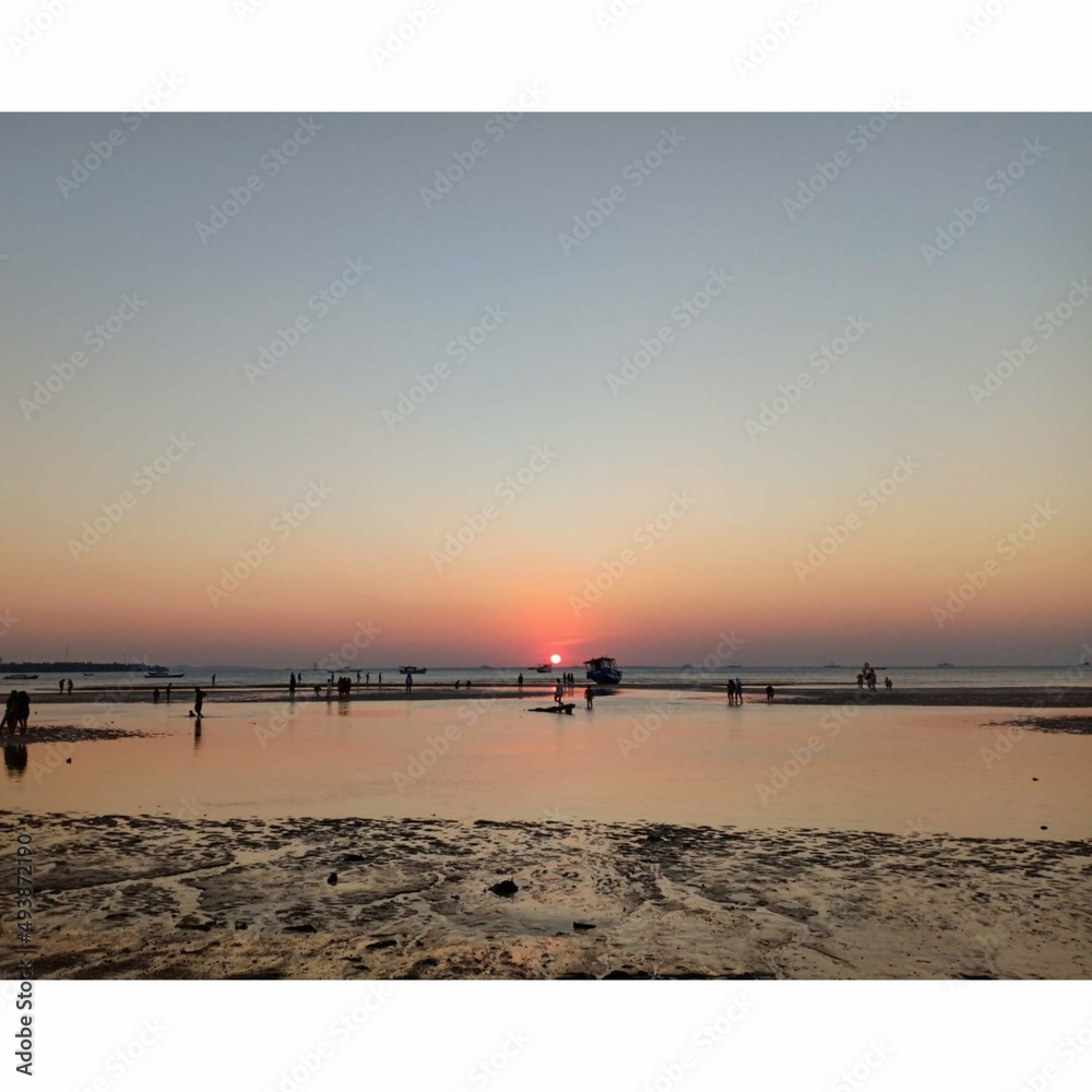 Obraz premium sunset on the beach