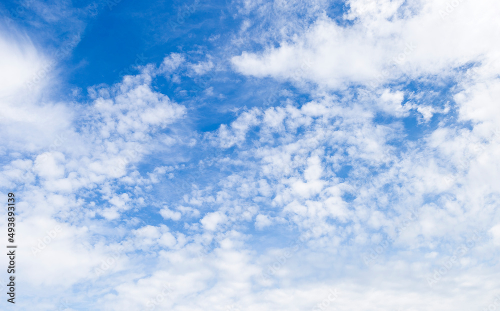 Fototapeta premium Sky background, white cloud on blue sky, nature background, outdoor day light