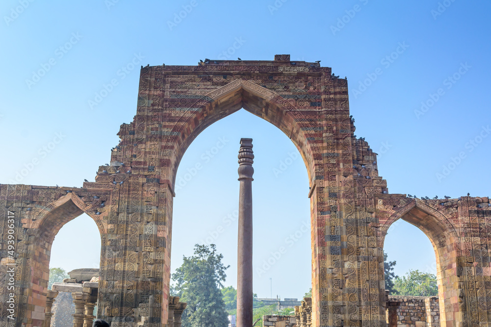 Qutub Minar, The tallest minaret in India is a marble and red sandstone tower that represents the beginning of Muslim rule in the country, Delhi, India