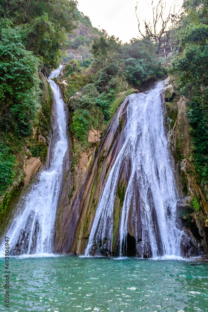 Fototapeta premium Beautiful Kempty Waterfalls with turquoise waters in Mussoorie