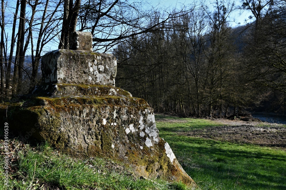 Schmittenkreuz - römisches Grabdenkmal in Bollendorf / Eifel