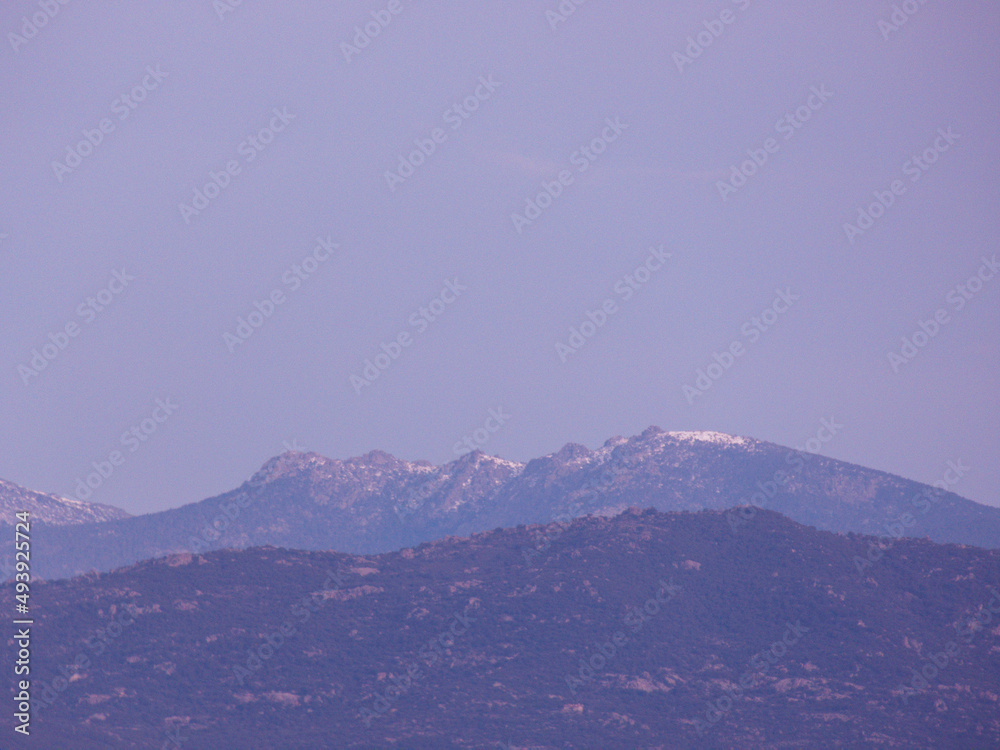Fototapeta premium krajobraz widok góry szczyty drzewa niebo chmury
