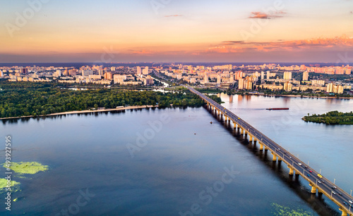 Aerial view of the Paton bridge in Kyiv, the capital of Ukraine, before the war with Russia © Leonid Andronov