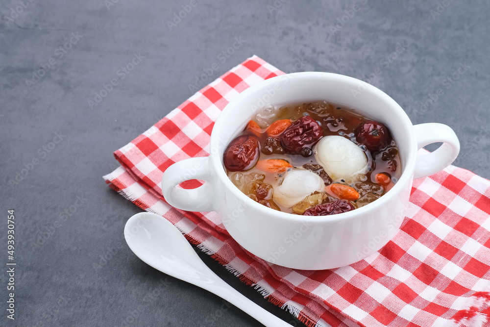 Peach Gum, Chinese traditional drink that contains peach gum, bird nest, red dates, snow fungus, goji berry, and rock sugar.
Peach Gum, Chinese traditional drink that contains peach gum, bird nest, red dates, snow fungus, goji berry, and rock sugar.
