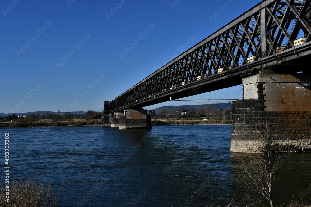 Alte Eisenbahnbrücke in Urmitz am Rhein