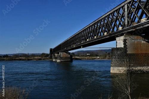 Alte Eisenbahnbrücke in Urmitz am Rhein © SiRo