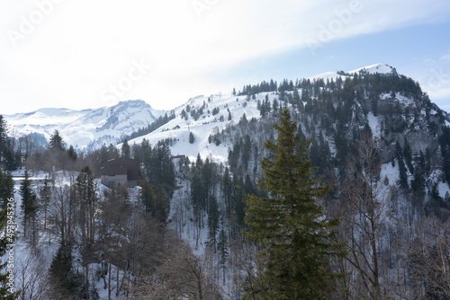 The Stoos ridge hike from Klingenstock to Fronalpstock offers spectacular views of more than ten Swiss lakes and countless Alpine peaks in Central Switzerland. Alongside the fascinating panorama, 