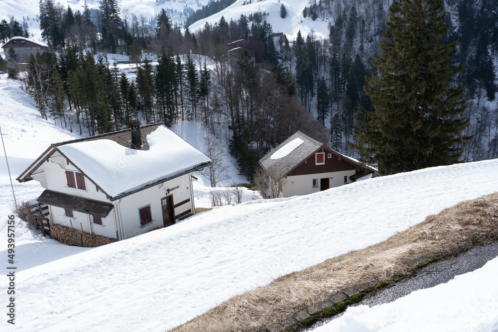 Wide pistes, huge halfpipes, endless deep snow – all within quick and easy reach. Switzerland is the original winter vacation destination. Treat yourself to this winter upgrade. Stoos, Davos, Zermatt