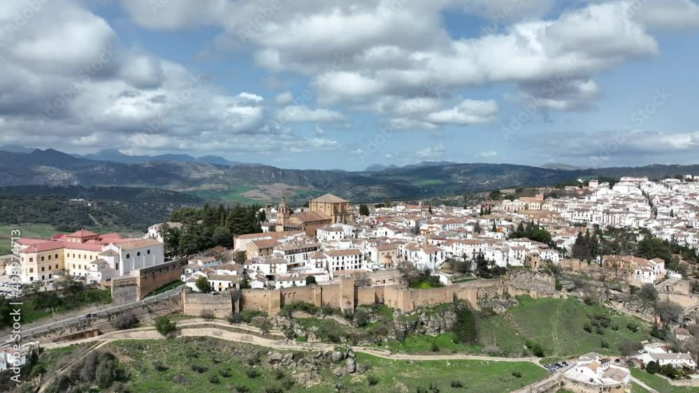 vista aérea de la ciudad monumental de Ronda en la provincia de Málaga, España vista aérea de la ciudad monumental de Ronda en la provincia de Málaga, España