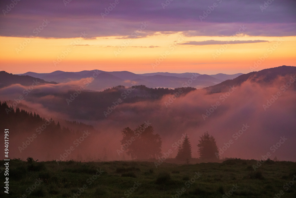 Fototapeta premium Sunrise in the Eastern Carpathians. Ukraine.