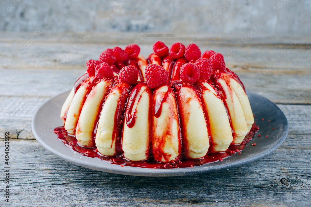 Foto de Traditionell italienischer Budino di Ricotta Käsekuchen Pudding ...