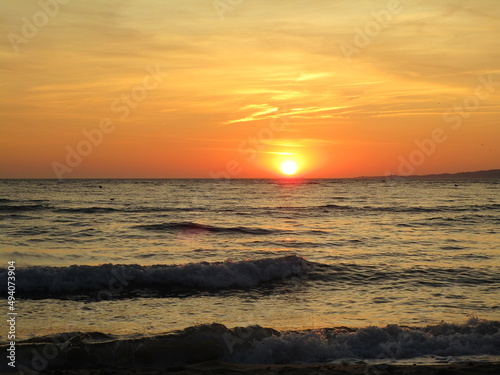 coucher de soleil  mer  oc  an  eau  ciel  soleil  plage  lever du soleil  nature  nuage  paysage  nuage  vague  soir  c  te  vague  orange  horizon    t    rouge  aube  lumi  re  voyage