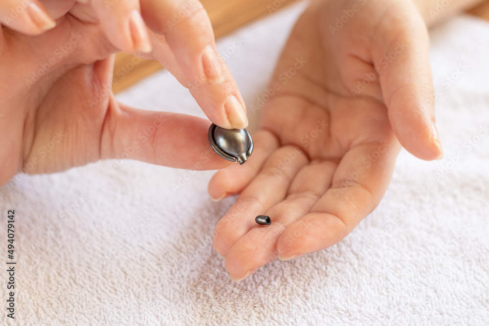 selective focus. Female hands hold a open capsule for the face. innovation Individual vitamin capsule with serum for hair and face close-up. concept Facial, healthy skin. High quality photo selective focus. Female hands hold a open capsule for the face. innovation Individual vitamin capsule with serum for hair and face close-up. concept Facial, healthy skin. High quality photo