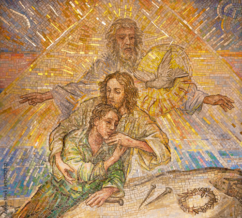 Obraz na plátne BARI, ITALY - MARCH 5, 2022: The mosaic of Holy Trinity helped of the human in the church Chiesa di Santa Croce by M