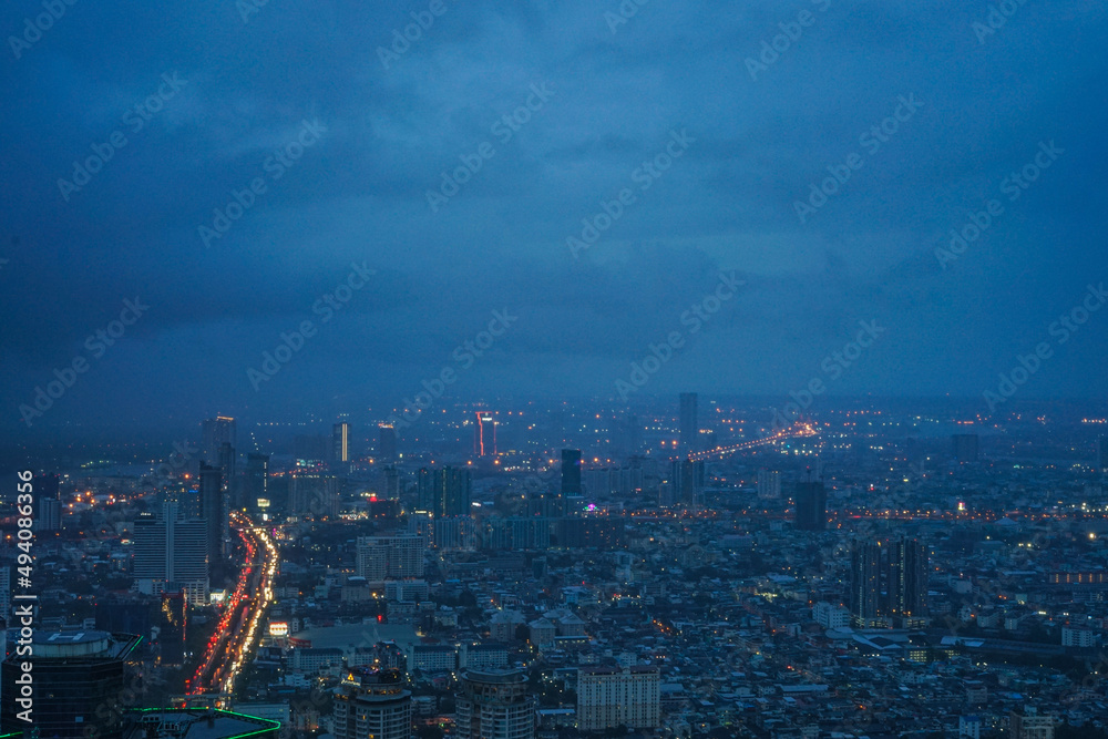 Fototapeta premium タイ・バンコクの街並み（マハナコーン展望台）