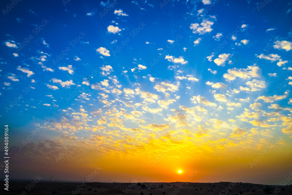 Obraz premium アラビア砂漠に沈む太陽