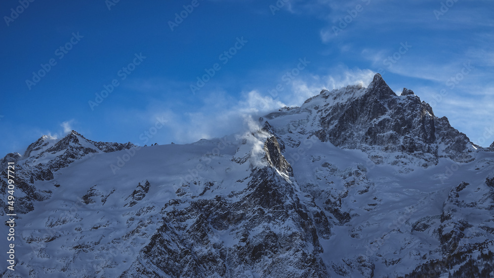 Obraz premium winter mountains and clouds