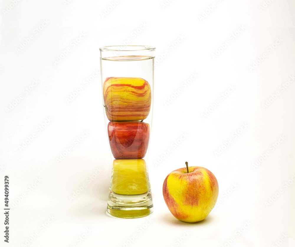 Fototapeta premium Glass and apples