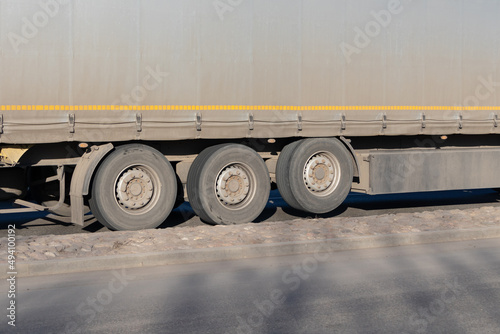 1 axle raised for 3-axle semi-trailer. Truck tires
