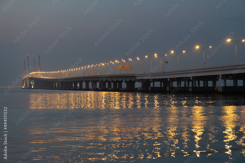 Obraz premium Penang second bridge in dawn hour.