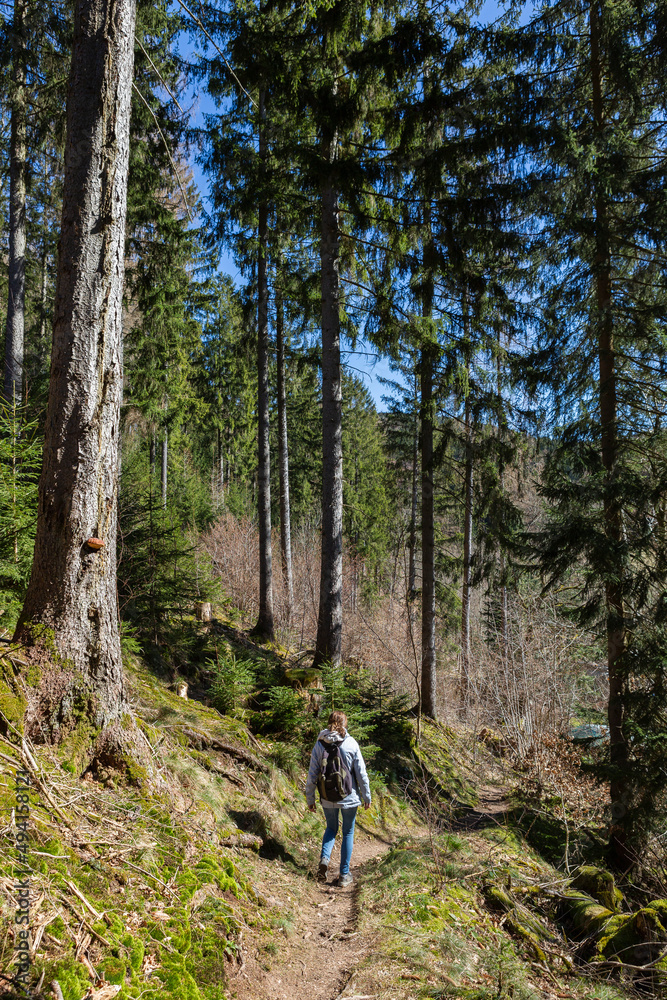 Frau beim Wandern