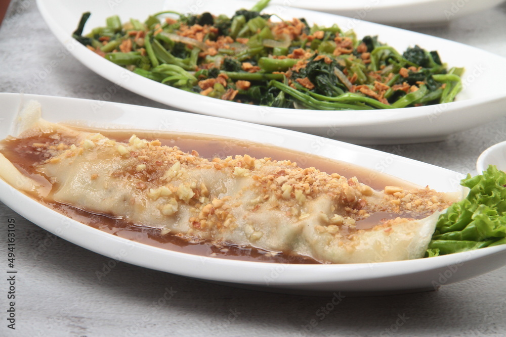 Freshly made Lumpiang Sariwa or fresh vegetable roll Freshly made Lumpiang Sariwa or fresh vegetable roll