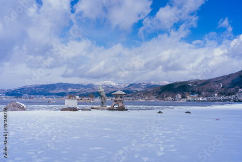 冬の諏訪湖と青空 photo