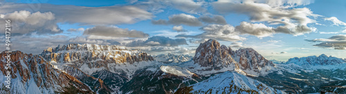 Dolomiten im Winter Berge Panorama photo