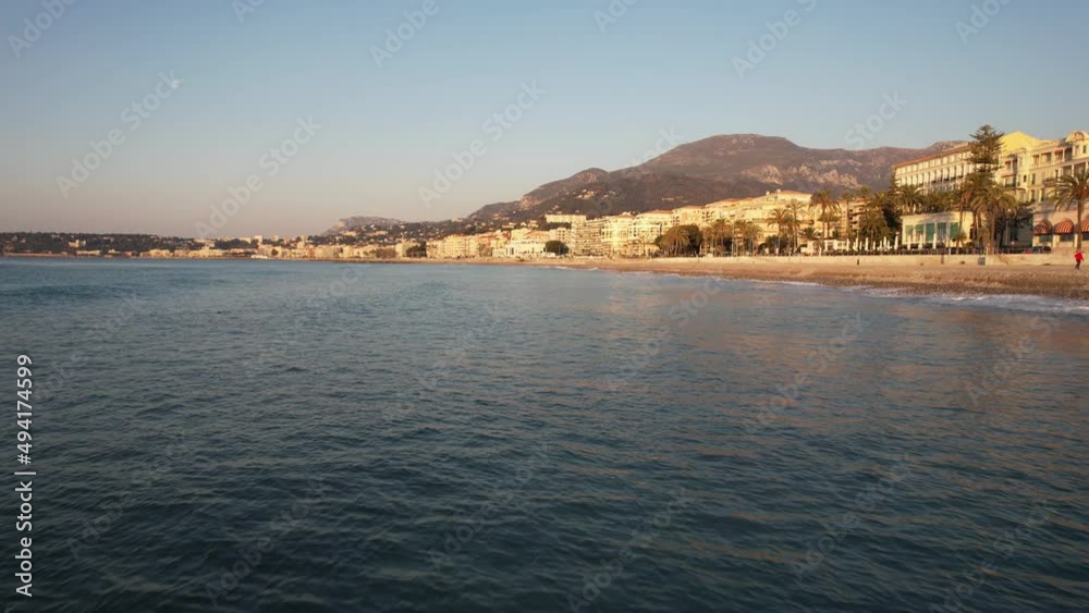 la plage de Roquebrune et Menton - Côte d'Azur la plage de Roquebrune et Menton - Côte d'Azur