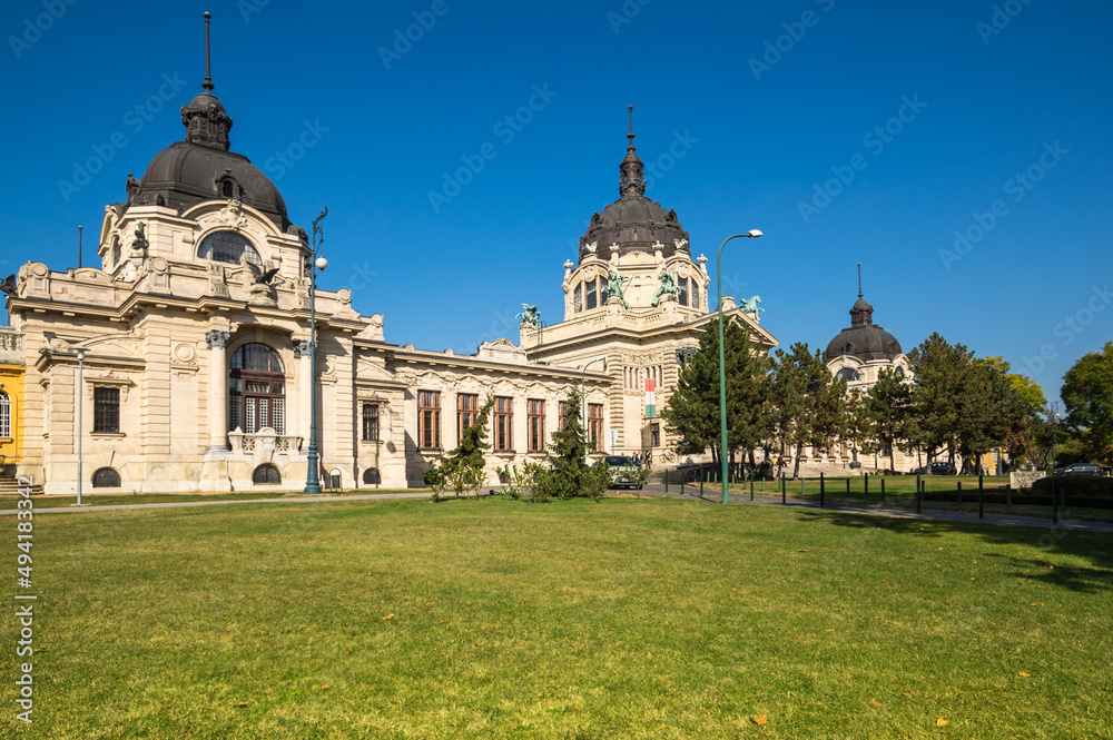 Obraz premium The Szechenyi Medicinal Bath in Budapest