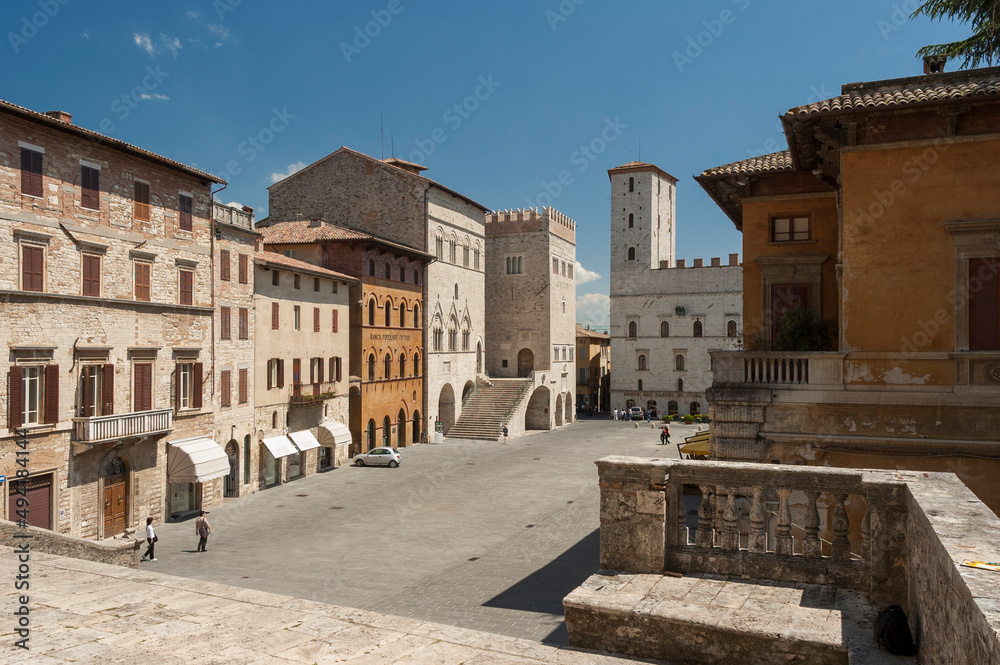 Todi, Perugia. Veduta dei Palazzi di Piazza del Popolo dal sagrato del Duomo
