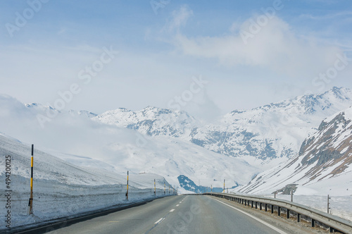Julierpass, Passstrasse, Bergstrasse, Strassendienst, Passhöhe, Engadin, Alpen, Winter, Winterwanderweg, Wintersport, Graubünden, Schweiz photo